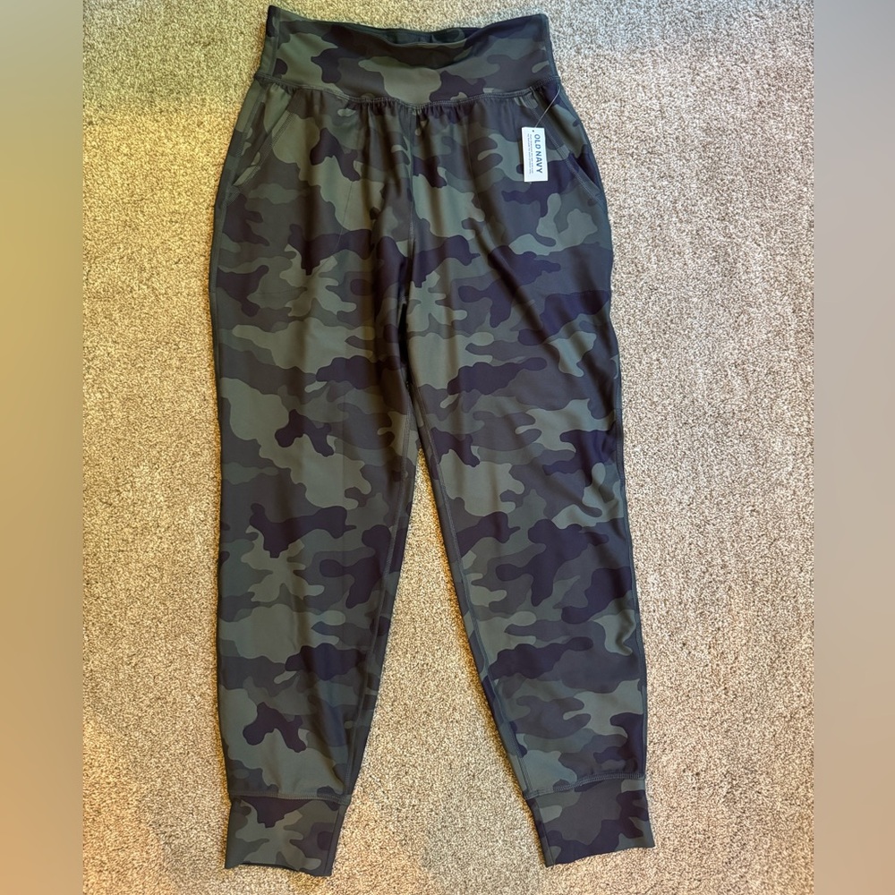 Old Navy camo joggers NWT
